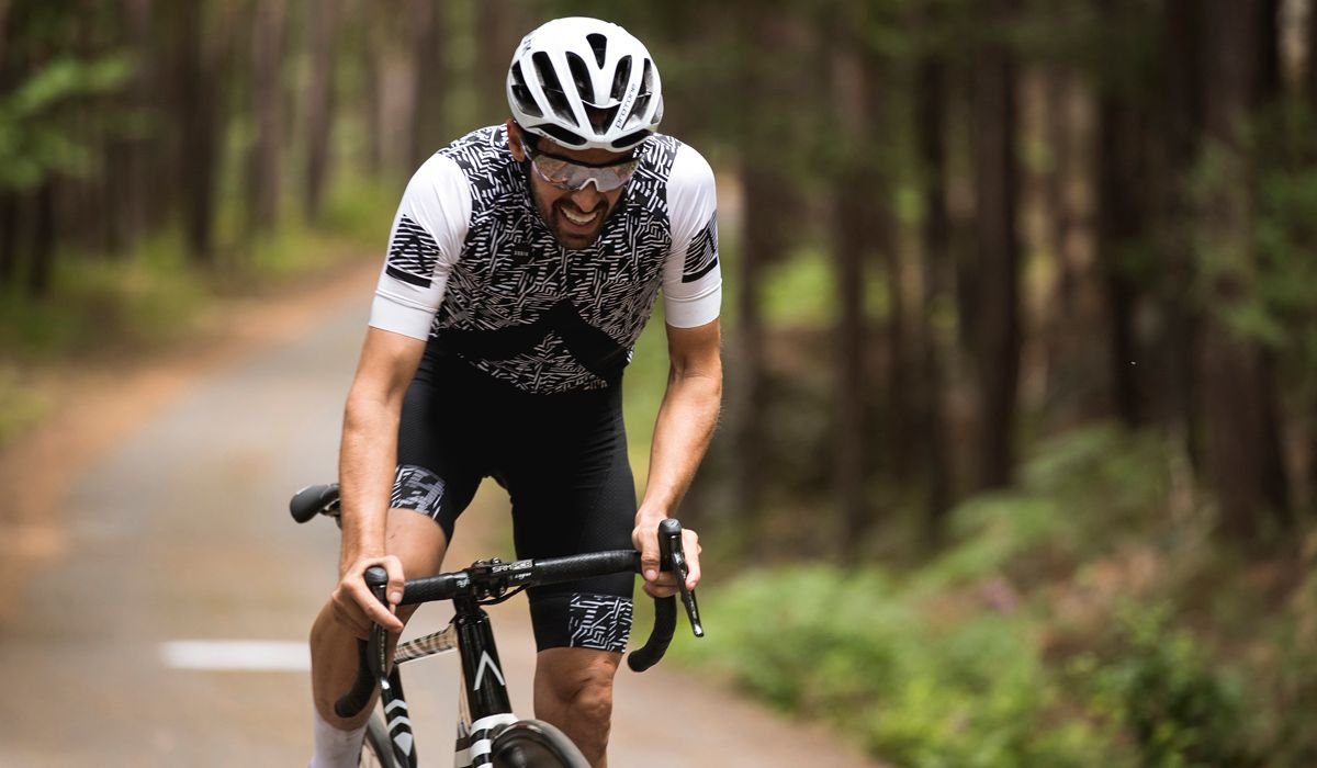 Contador se rompe una costilla tras sufrir “un duro golpe en casa”