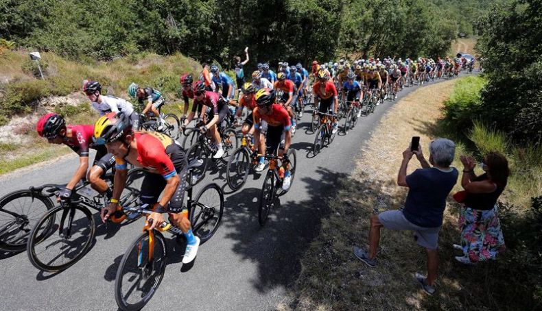 El pelotón, camino de Picón Blanco