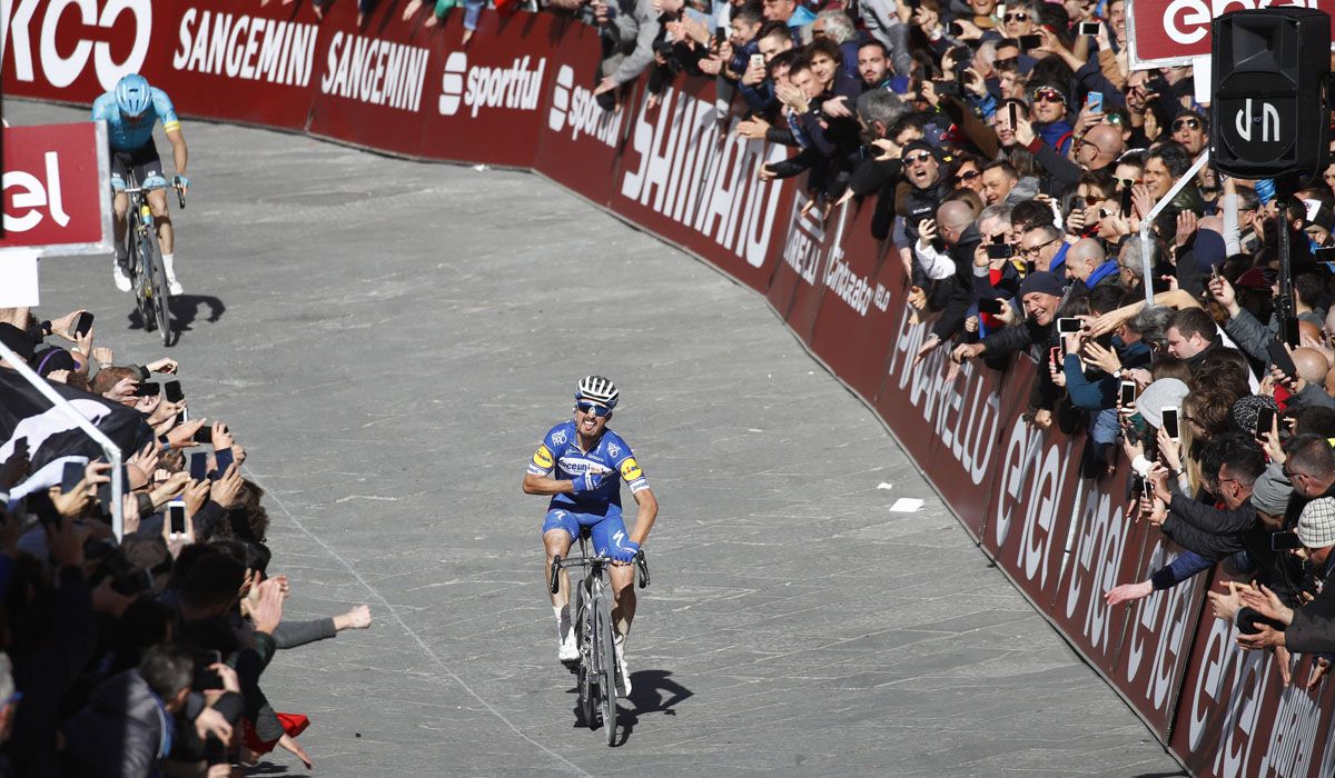 Alaphilippe, entrando en vencedor en Siena el año pasado