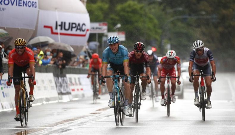 Aranburu, segundo clasificado, por delante de Van Avermaet
