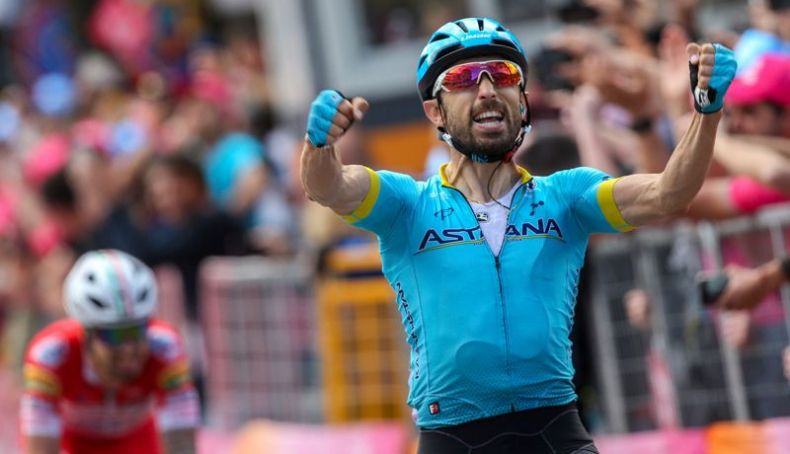 Cataldo, en la etapa del Giro 2019, por delante de Cattaneo Cataldo, en la etapa del Giro 2019, por delante de Cattaneo