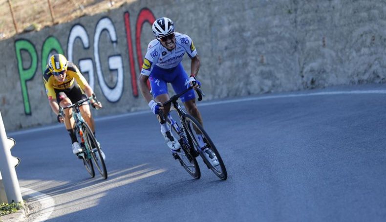 Alaphilippe y Van Aert, en el ataque decisivo del Poggio Alaphilippe y Van Aert, en el ataque decisivo del Poggio
