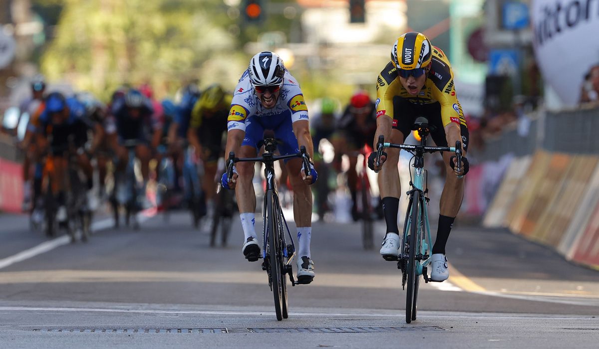 Wout van Aert se impone a Alaphilippe en San Remo