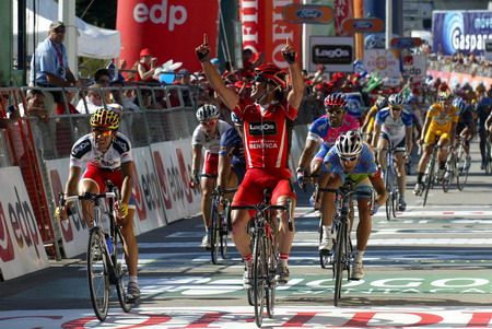 Vuelta a Portugal: El manillar de Barbosa se lleva la victoria