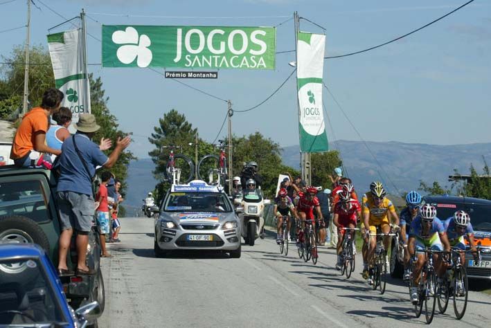 Vuelta a Portugal: Cobo llega a la meta de Bondim de Basto en solitario