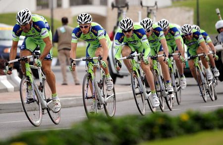 1º etapa: Pozzato, un lunático dorado