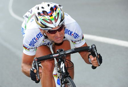 6º etapa: Paolo Bettini afila su espada entre clavos