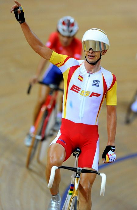 Rifa benéfica de maillot de Contador y Llaneras Rifa benéfica de maillot de Contador y Llaneras