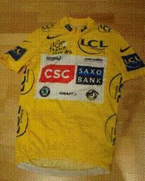 La subasta por el maillot de Sastre llega a los 15.000 euros