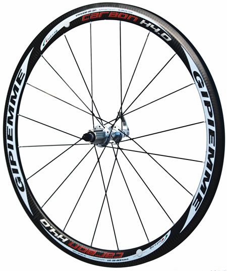 Prueba a fondo de las nuevas llantas de carbono del fabricante italiano