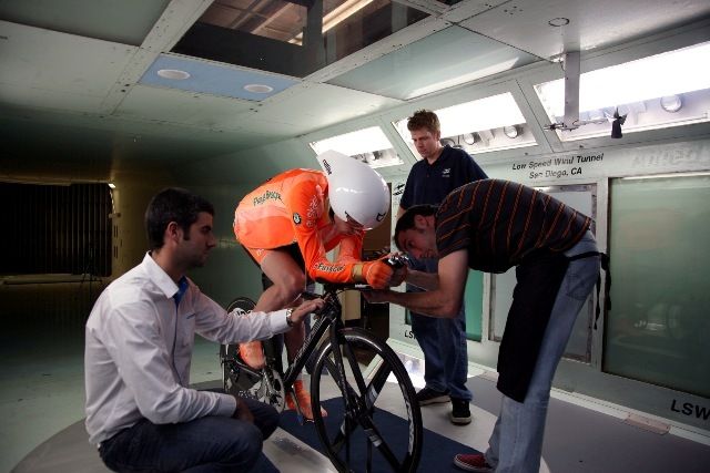 2º día de Euskaltel-Euskadi en el Túnel del Viento de San Diego
