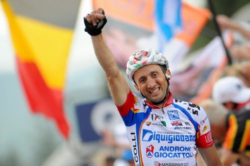 Fotos Flecha Valona: Davide Rebellin evangeliza el Muro de Huy