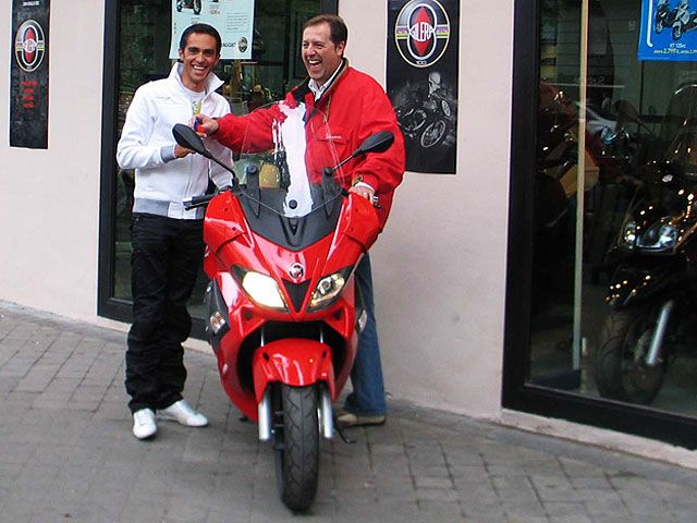Alberto Contador ¿como una moto?