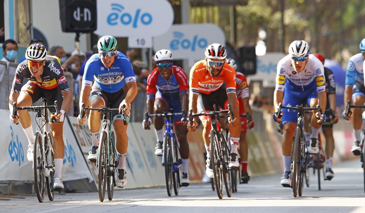 Tirreno-Adriático: Ackermann repite victoria al sprint y afianza su liderato