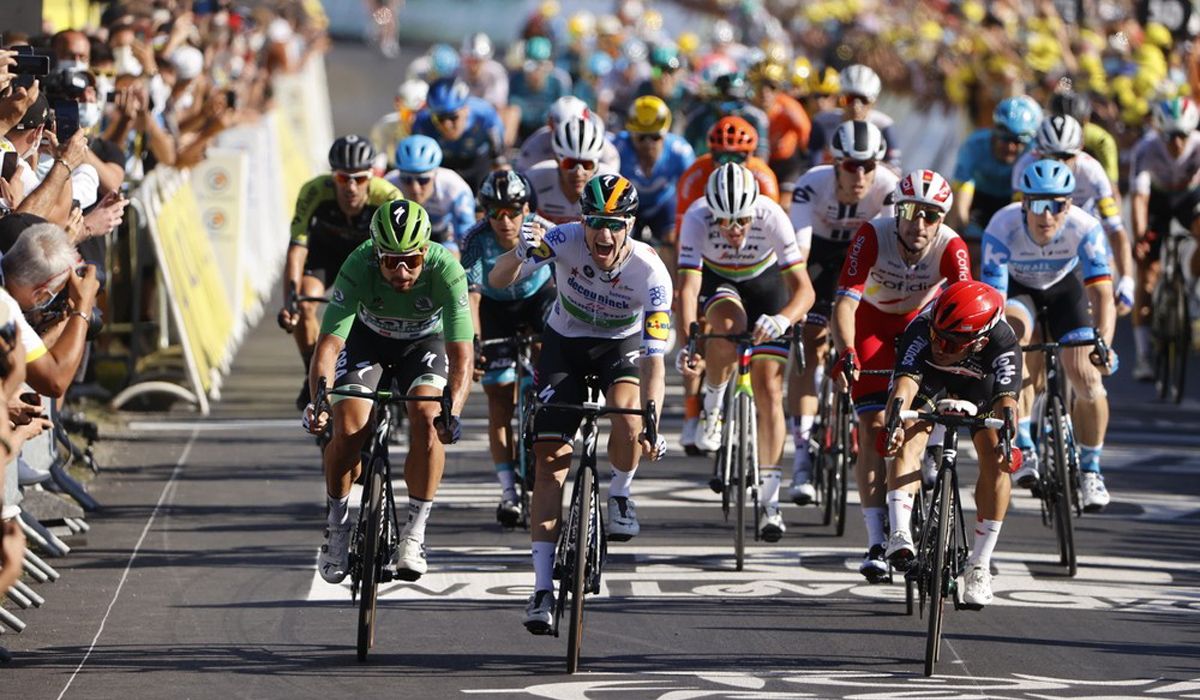Sam Bennett se impone a Ewan y Sagan y logra su primer triunfo en el Tour. Foto: Bettini Photo