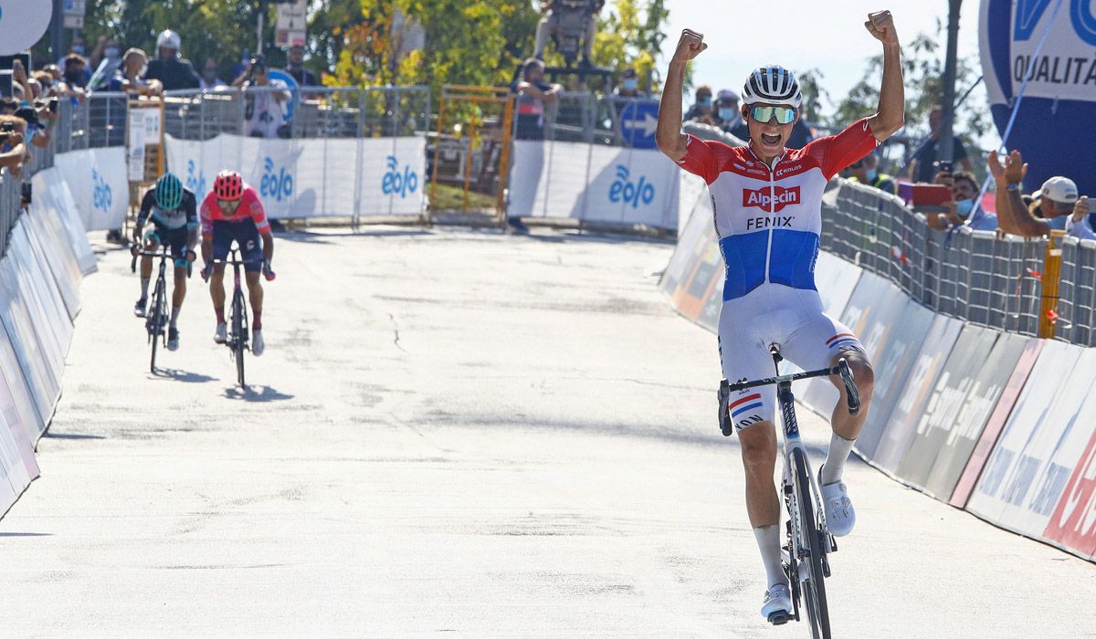 Van der Poel deja su huella en la Tirreno-Adriático