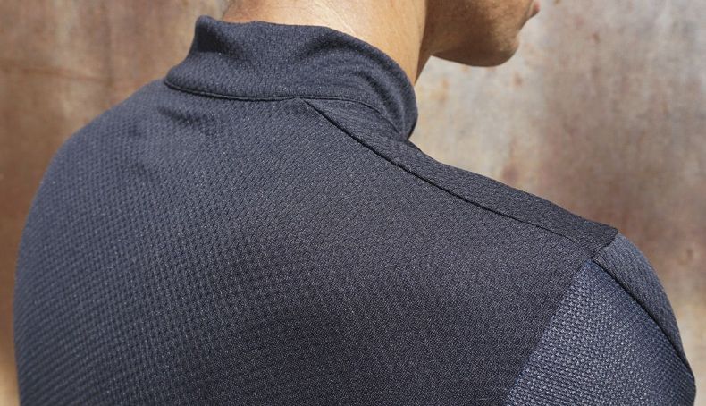4 Detalle maillot 3 4 Detalle maillot 3