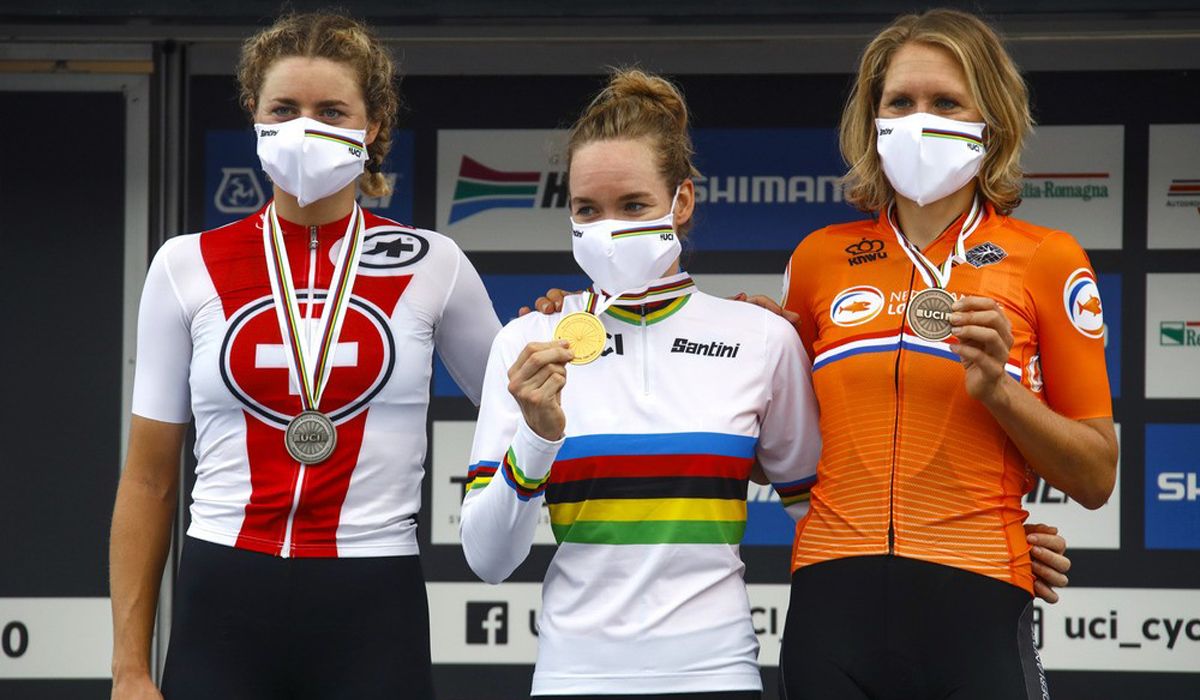 Van der Breggen, Reusser y Van Dijk, en el podio. Foto: Bettini Photo