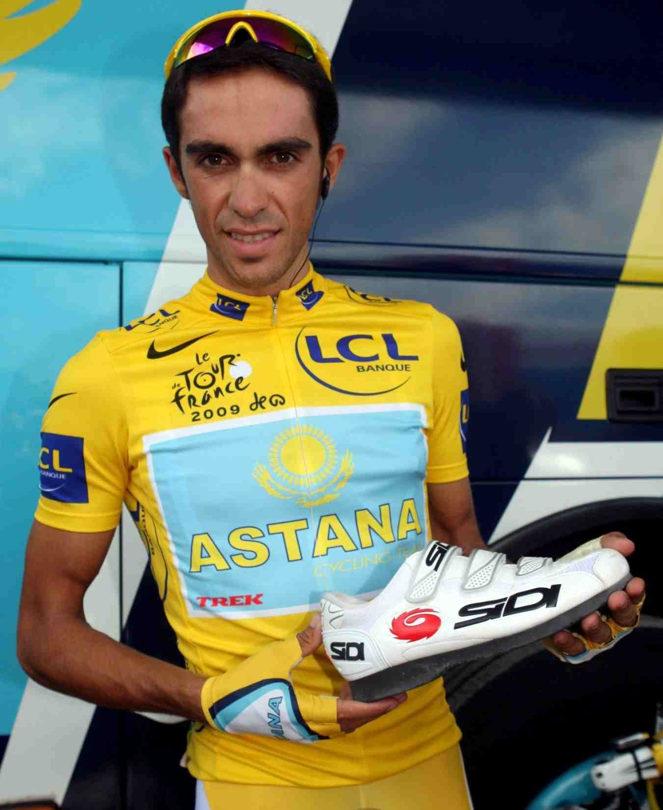 Sidi con el rey del Tour de Francia