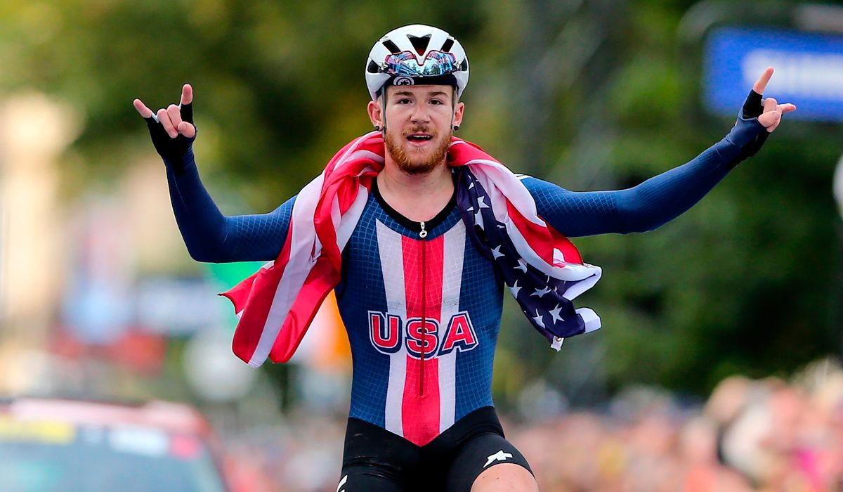 Quinn Simmons pide disculpas por sus mensajes