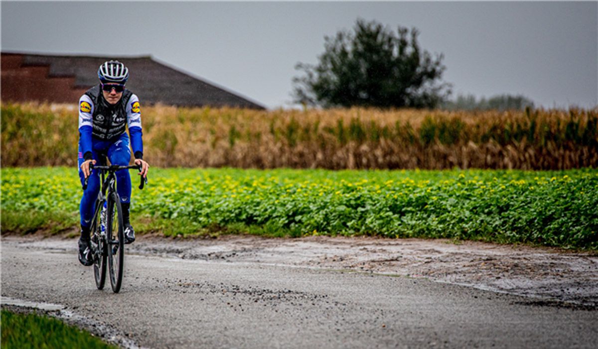 Remco Evenepoel, en su primera salida por carretera tras su caída en Il Lombardia