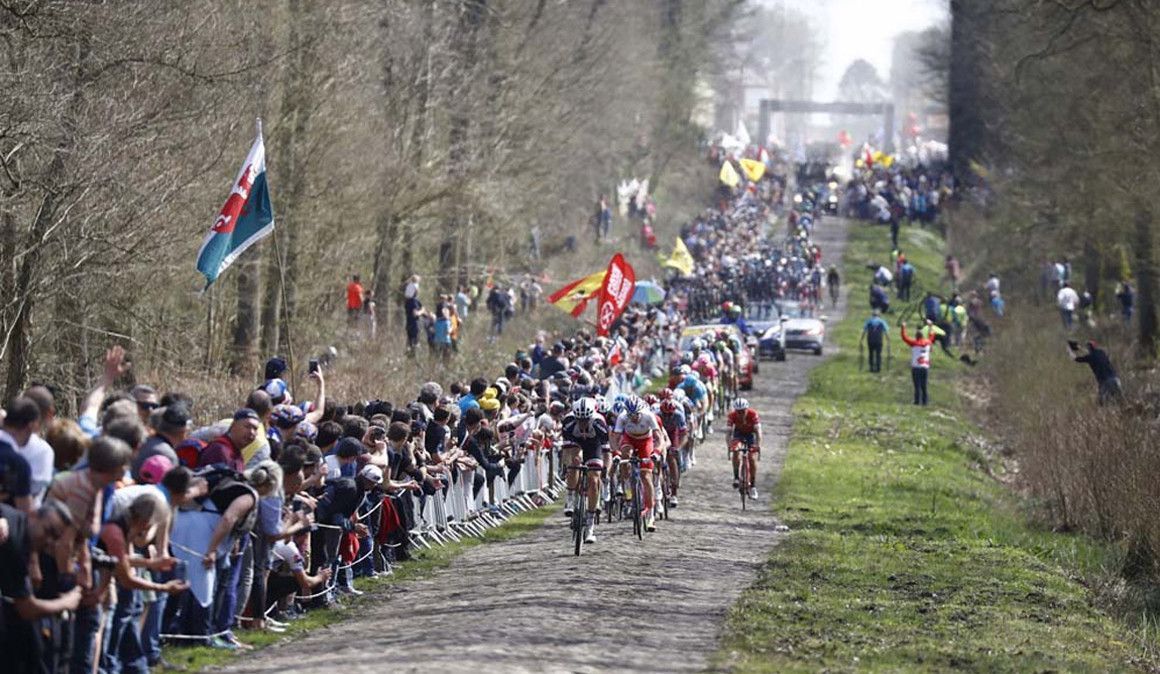 Una imagen de la París-Roubaix 2019