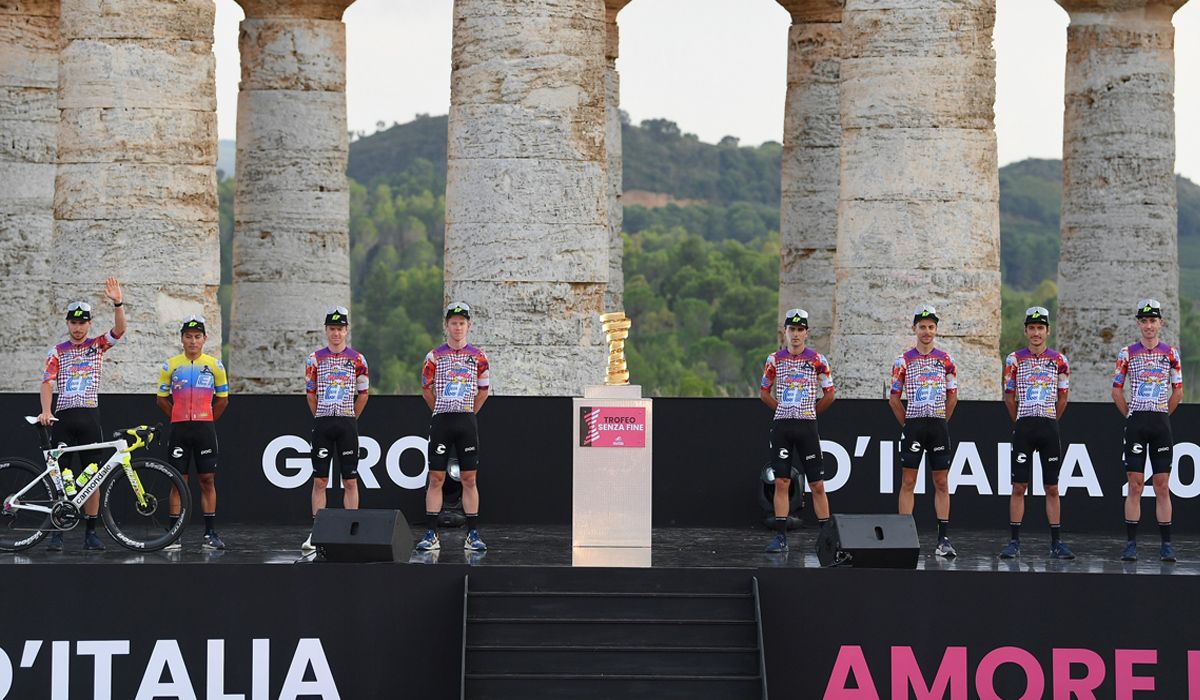Los ciclistas del EF Pro Cycling en la presentación del Giro 2020