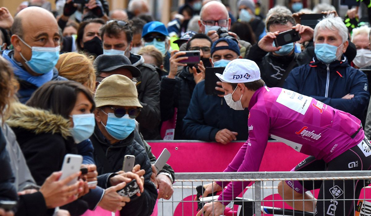 Salida del Giro de Italia, en la etapa de ayer