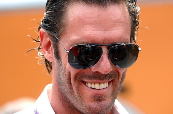 Mario Cipollini arrolla a una mujer 