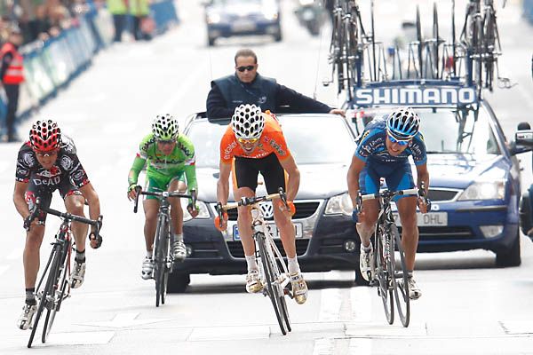 Vuelta a Asturias: 2ª etapa. Óscar Sevilla supera a Samuel Sánchez