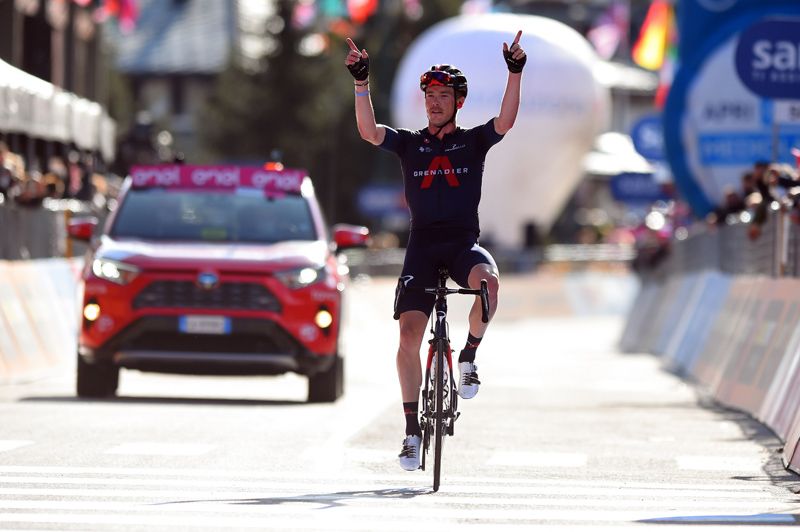 Rohan Dennis, como el día del Stelvio, dinamitó la carrera