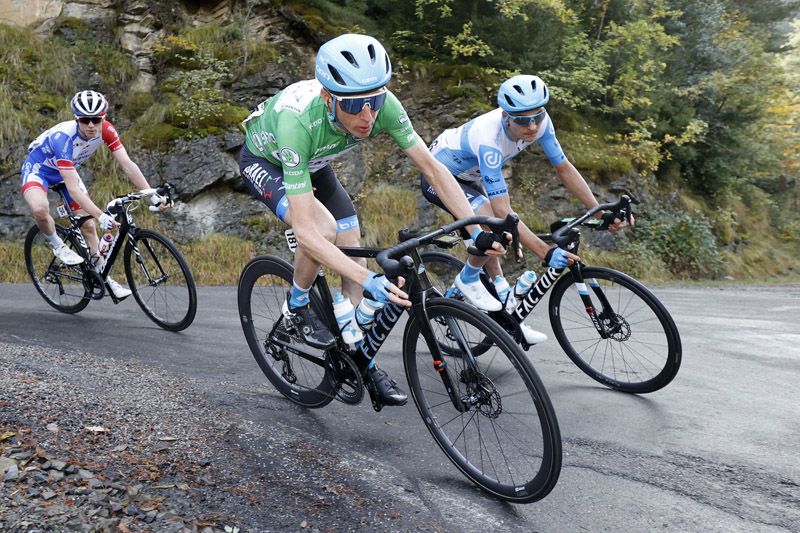 Dan Martin se fue al suelo en el último kilómetro, sin mayores consecuencias Dan Martin se fue al suelo en el último kilómetro, sin mayores consecuencias