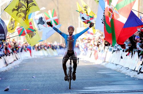 Zdenek Stybar gana el mundial en casa