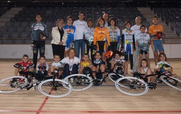 Specialized con la Escuela de Ciclismo Joan Llaneras