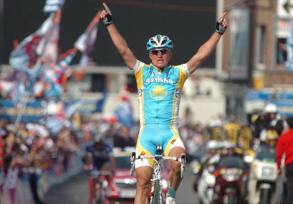 VIDEO.Lieja-Bastogne-Lieja: Vinokourov, arcaico naipe ganador
