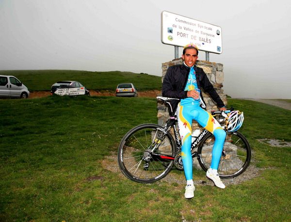 Alberto Contador inspecciona las etapas pirenaicas Alberto Contador inspecciona las etapas pirenaicas