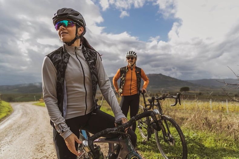 SANTINI FW2021 GRAVEL collection action (3) SANTINI FW2021 GRAVEL collection action (3)