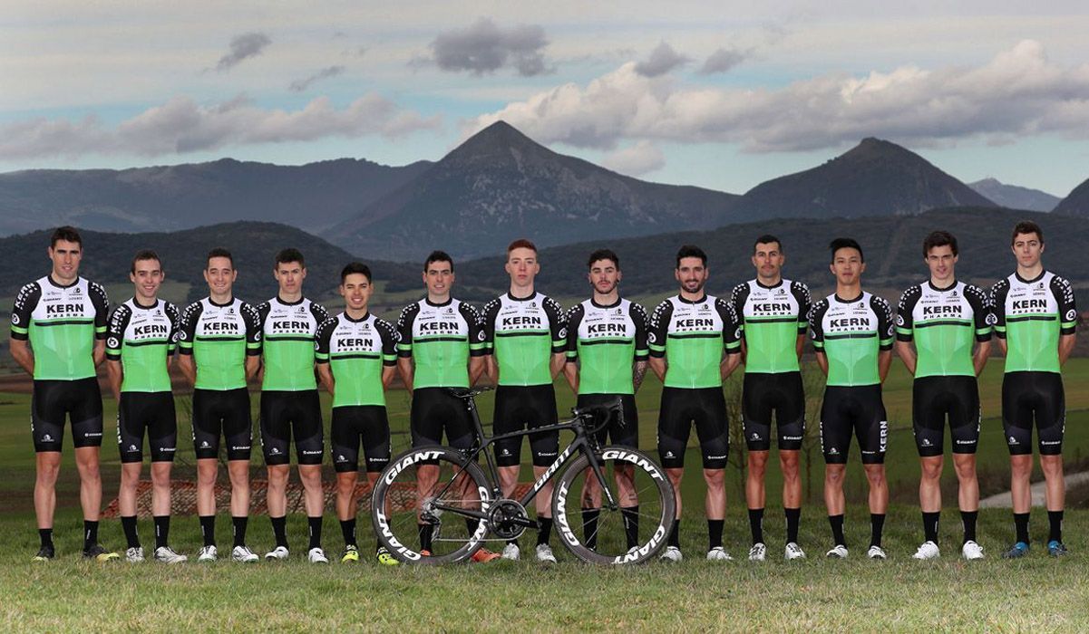 Imagen del Equipo Kern Pharma 2020. Casi todos sus ciclistas seguirán en el nuevo proyecto UCI Pro Team del equipo.