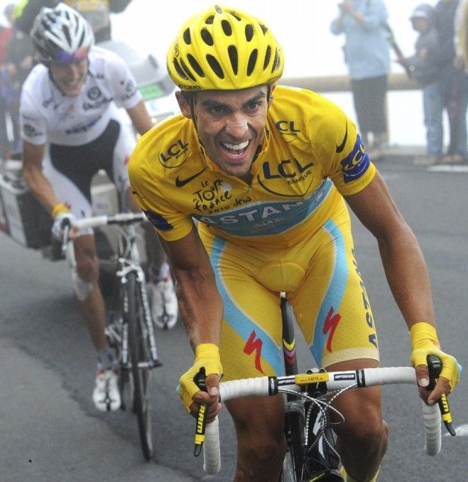 Alberto Contador, tocado en la rodilla derecha tras sufrir una caída entrenándose Alberto Contador, tocado en la rodilla derecha tras sufrir una caída entrenándose