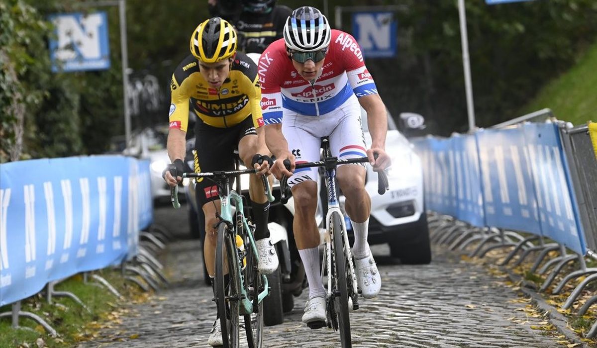 Van der Poel y van Aert en el Tour de Flandes 2020. 