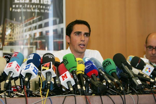 Contador mantiene la confianza después de recibir el informe de la UCI Contador mantiene la confianza después de recibir el informe de la UCI