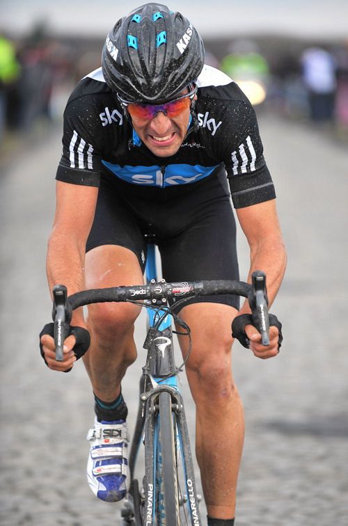 Het Nieuwsblad: A Flecha le falta un tubular Het Nieuwsblad: A Flecha le falta un tubular