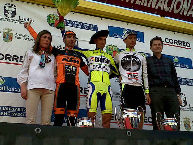 Santi Pérez se impone en el GP de Llodio