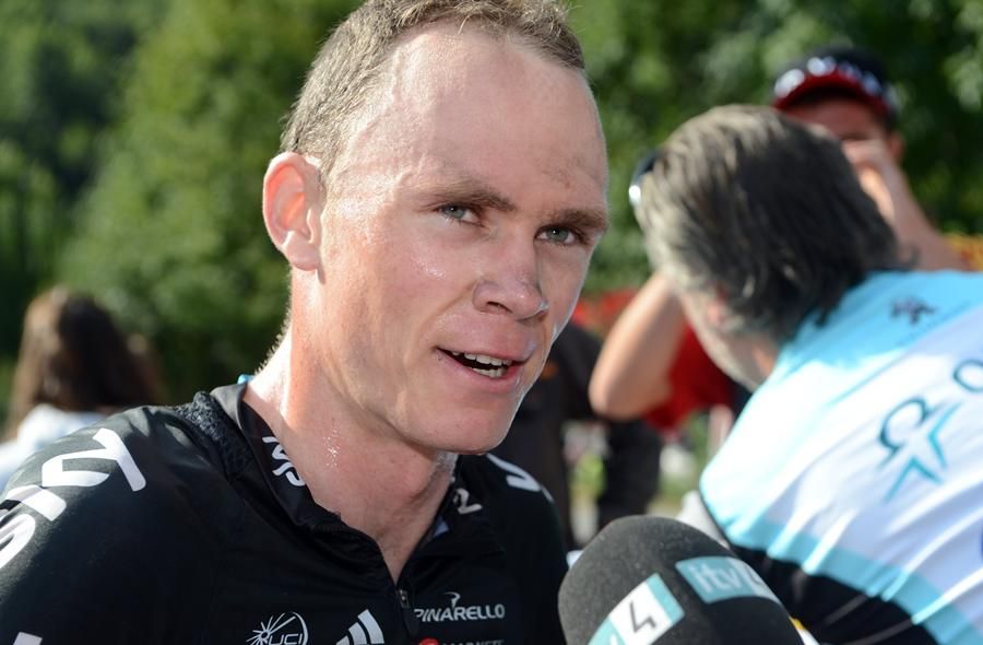 Froome: "Me siento destrozado, pero me estoy divirtiendo mucho"