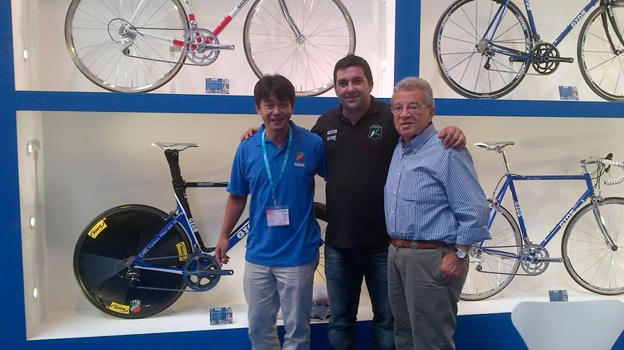 Gios y la Fundación de Ciclismo Laciana renuevan su compromiso de patrocinio para 2013 Gios y la Fundación de Ciclismo Laciana renuevan su compromiso de patrocinio para 2013