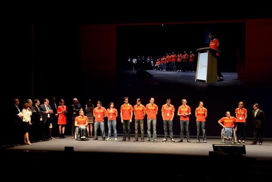 Cofidis homenajea a los deportistas paralímpicos españoles Cofidis homenajea a los deportistas paralímpicos españoles