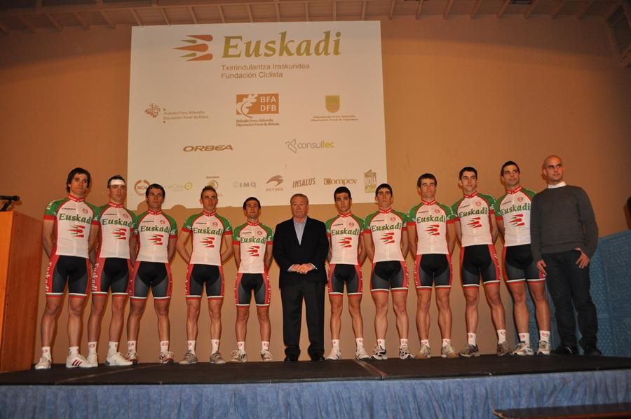El equipo Euskadi ya rueda El equipo Euskadi ya rueda