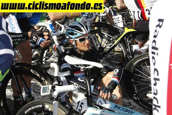 Con pinganillos, por el momento