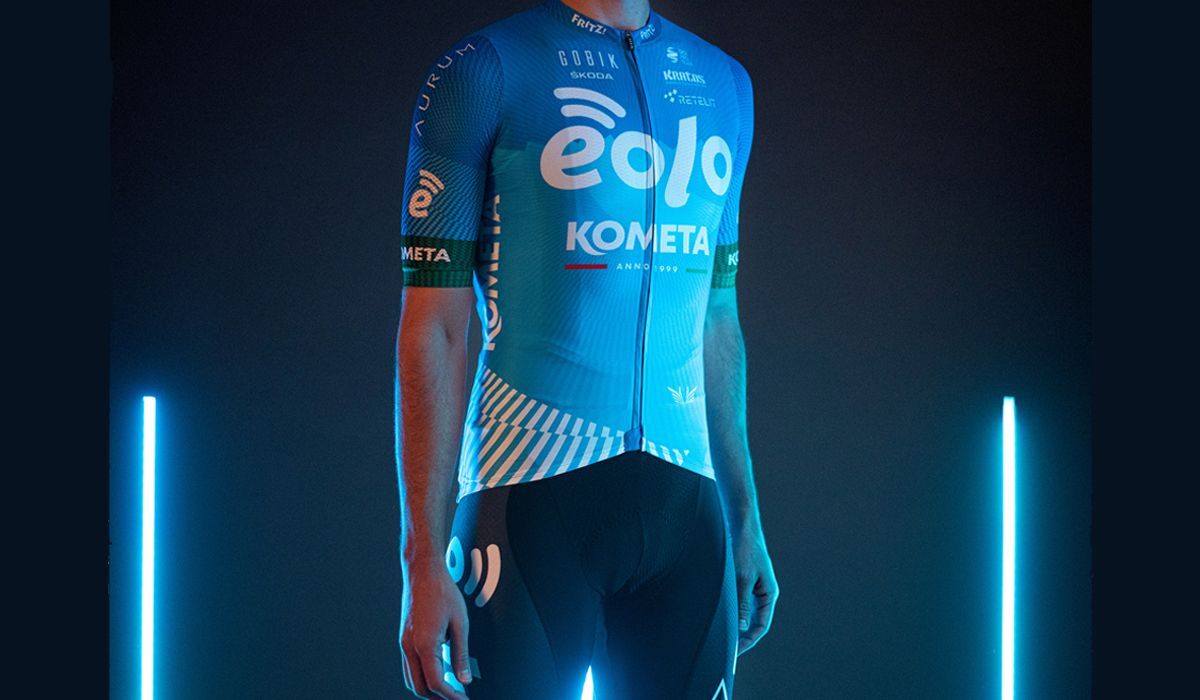 Imagen de la nueva equipación del EOLO-Kometa para la temporada 2021