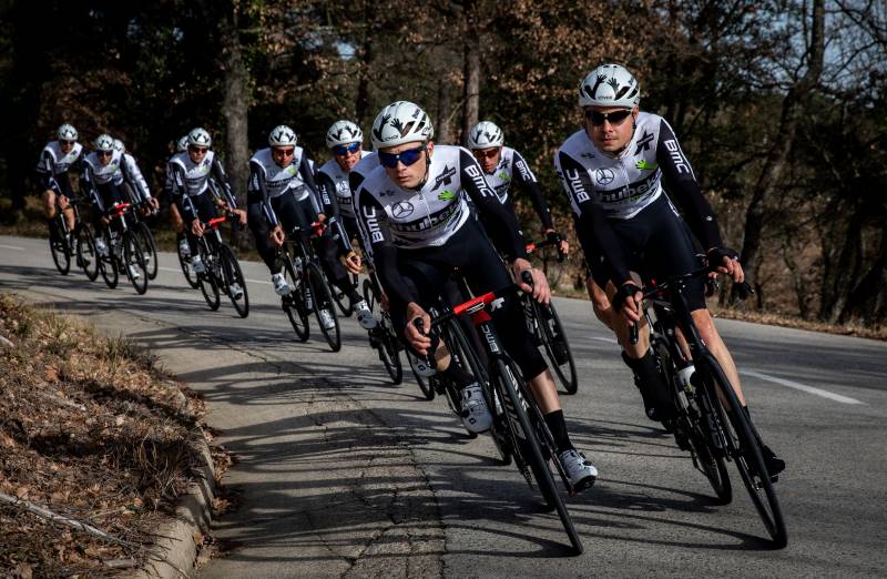 El equipo ha estrenado la nueva equipación en la concentración celebrada en Girona El equipo ha estrenado la nueva equipación en la concentración celebrada en Girona